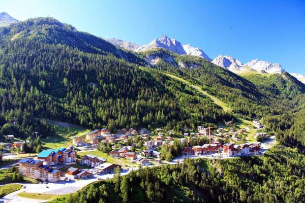 Discover the resort of Valfréjus in Summer