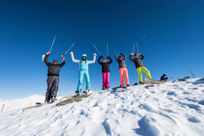 Adult group alpine skiing lessons Vars