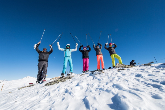 Adult group alpine skiing lessons Saint Lary