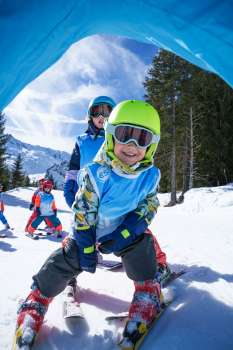 Child group ski lessons