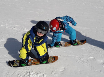 Baby snowboard initiation