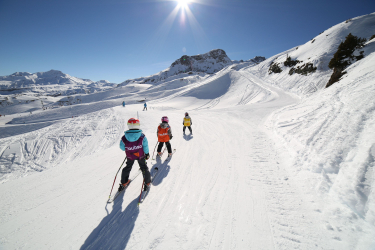 Alpin skiing group lessons for children