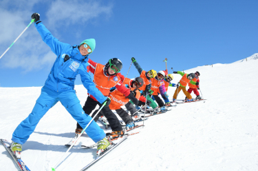 Children ski group lessons Les 2 Alpes