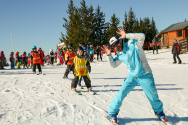 Alpin skiing group lessons for children
