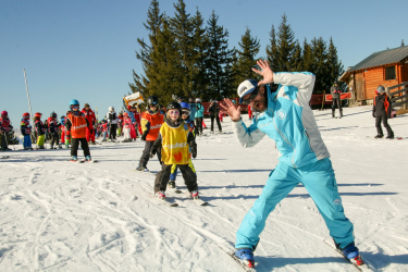 Alpin skiing group lessons for children